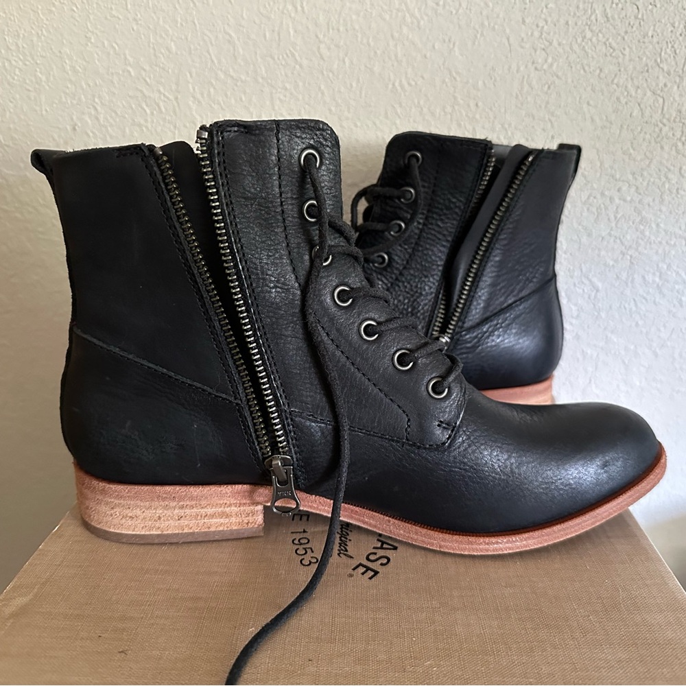 Kork-Ease black boots size 8. Violeta